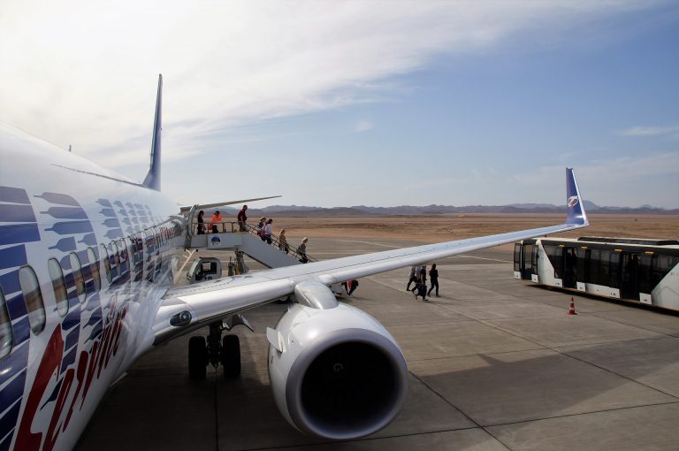 aircraft-1238691_1920