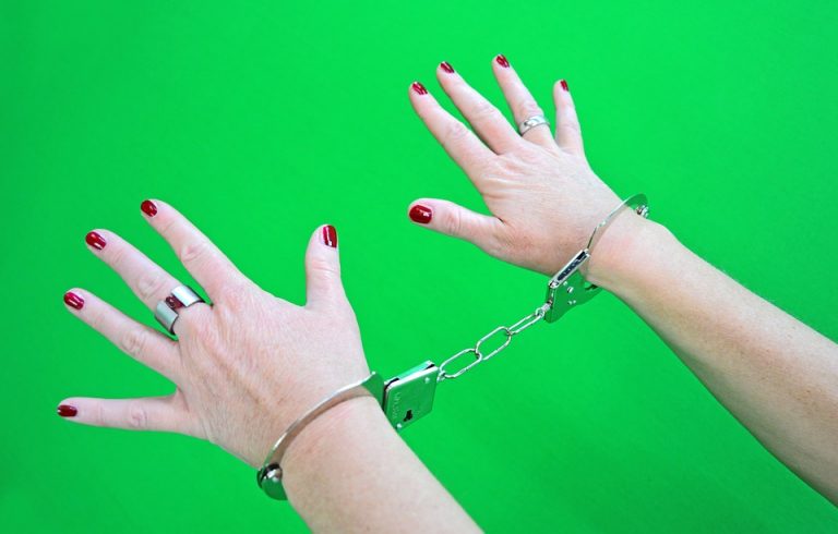 handcuffs-1694608_960_720