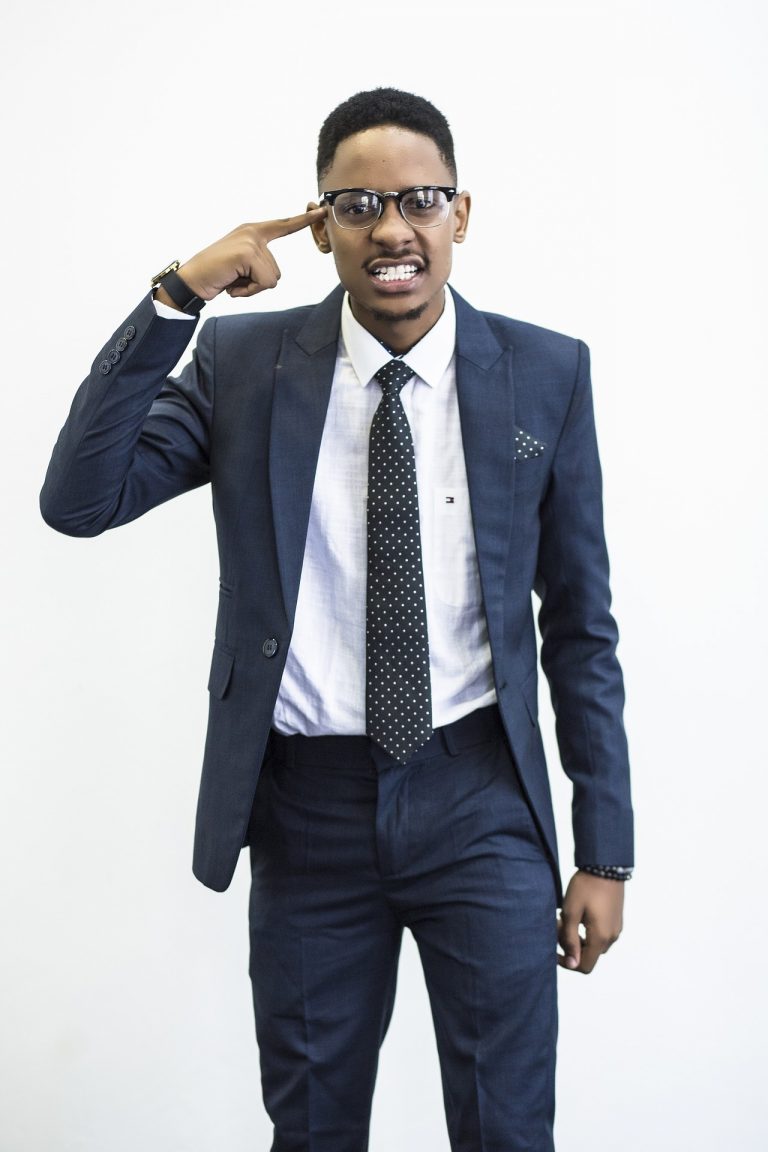 suit-2277898_1920 (1)