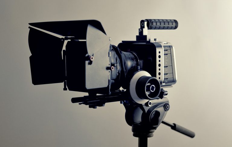 camera-g5e8e25065_1920