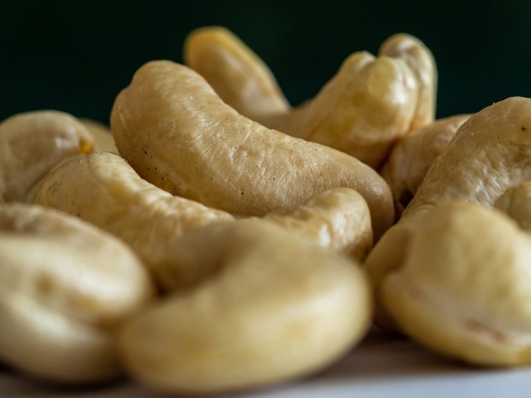 cashew-5120349_960_720