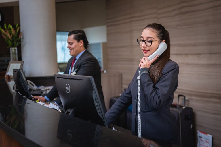 receptionists-ga4242ce4a_1920
