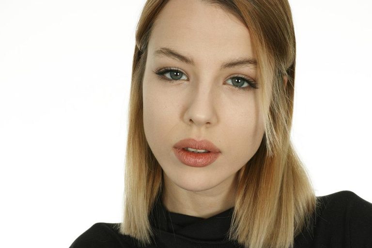 model-2453344_960_720