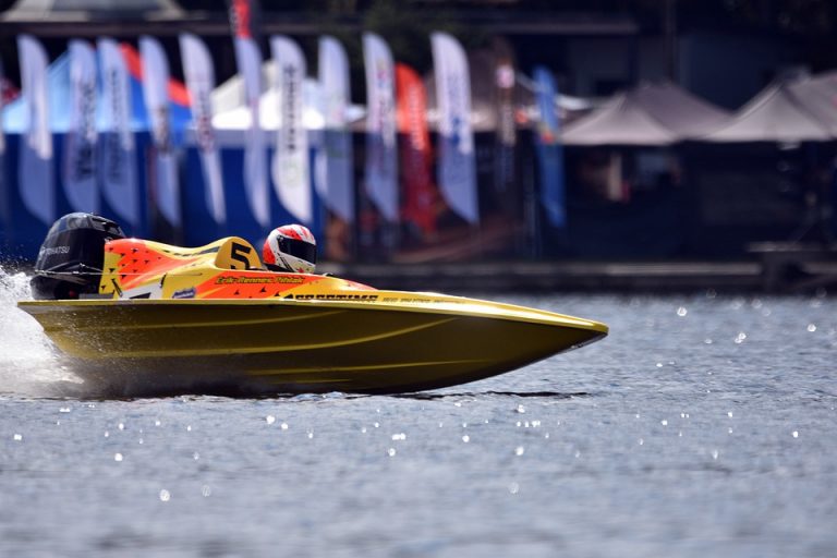 powerboat-6539945_960_720