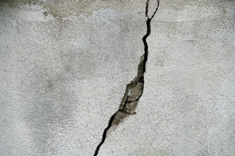 crack-695010_960_720