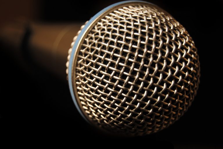 microphone-233717_1280