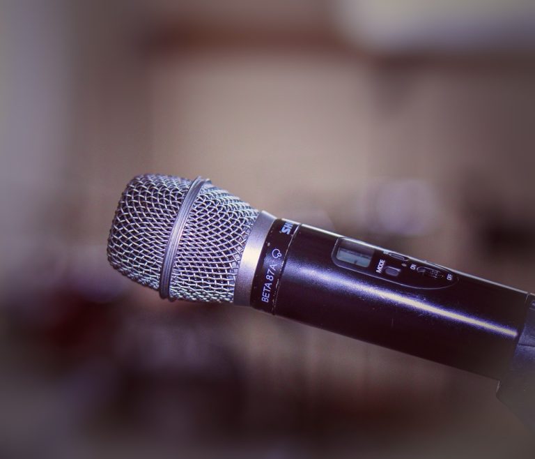 microphone-4423282_1280