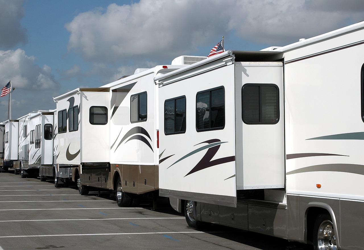 recreational-vehicle-3043422_1280