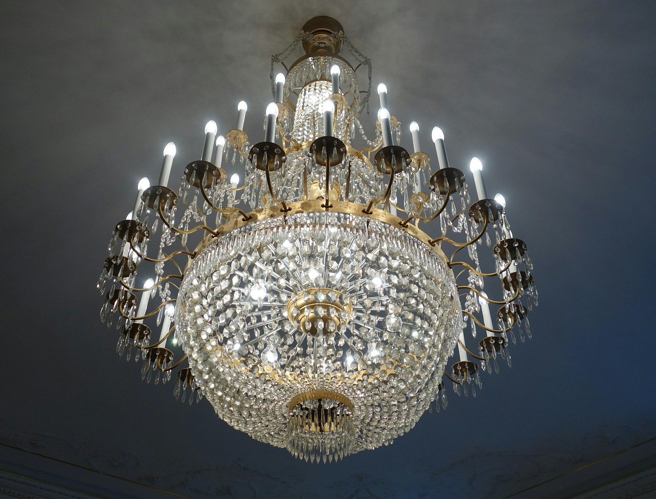 chandelier-2301382_1280
